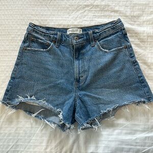 Abercrombie & Fitch The ‘90s Relaxed Cutoff Short High Rise